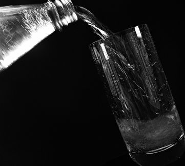 Ist unser Trinkwasser mit Mikroplastik belastet?