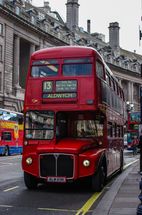 Doppeldeckerbusse in London fahren mit Biodiesel aus Kaffeesatz