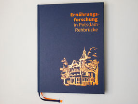 Le livre "Ernährungsforschung in Potsdam-Rehbrücke" (Recherche en nutrition à Potsdam-Rehbrücke)