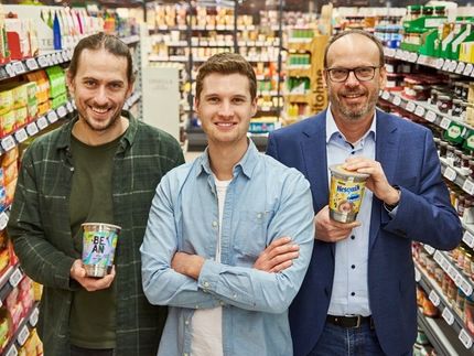 (v.l.n.r.): Julian Ploch, Geschäftsführer bei der Kaffeerösterei Hoppenworth & Ploch; Maximilian Bannasch, Mitgründer von circolution; Bernd Büsing, Leitung Verpackungen bei Nestlé Deutschland.