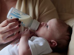 Angaben auf Produkten von Säuglingsnahrung kaum wissenschaftlich belegt