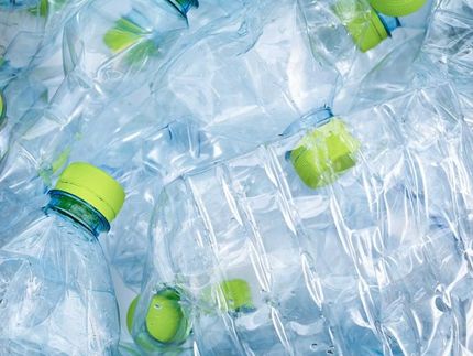 Las botellas de plástico PET son una gran carga para el medio ambiente.