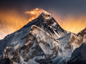 Survival specialists on Mount Everest