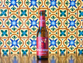 Cruzcampo promeut le recyclage à El Rocío avec "Together we make the road".