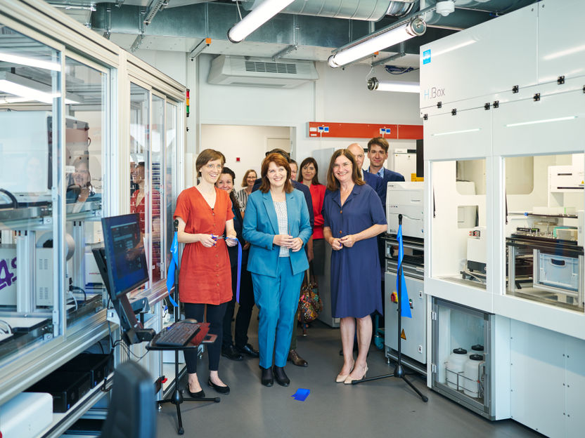 New robotics platform for accelerated antibiotic development - Leibniz-HKI and Analytik Jena develop facility for automated testing of drug candidates