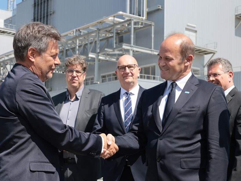Battery materials meet recycling: BASF close the loop in the European battery value chain - Inauguration of first state-of-the-art high-performance cathode active materials production plant in Germany