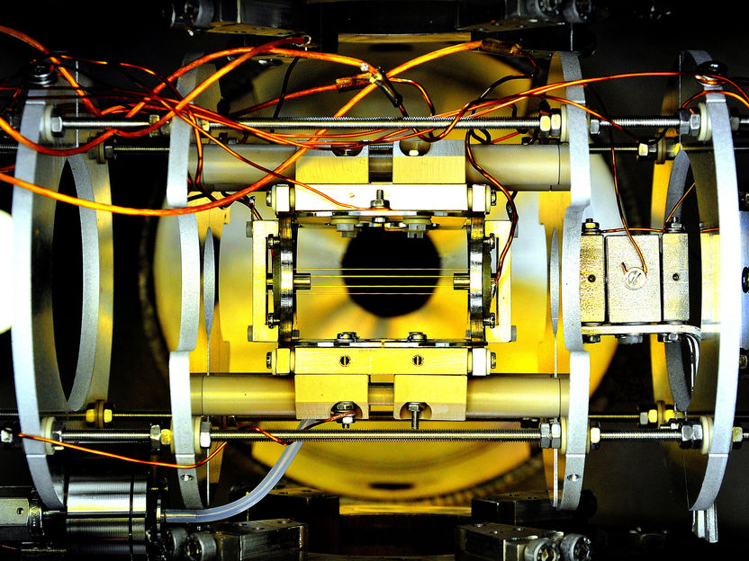 Nega­tively charged and yet pretty cold - This enables, for example, new investigations of chemical reactions in space