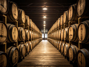 En pleno auge del whisky y el bourbon, los destiladores se enfrentan a la presión de los impuestos y las emisiones