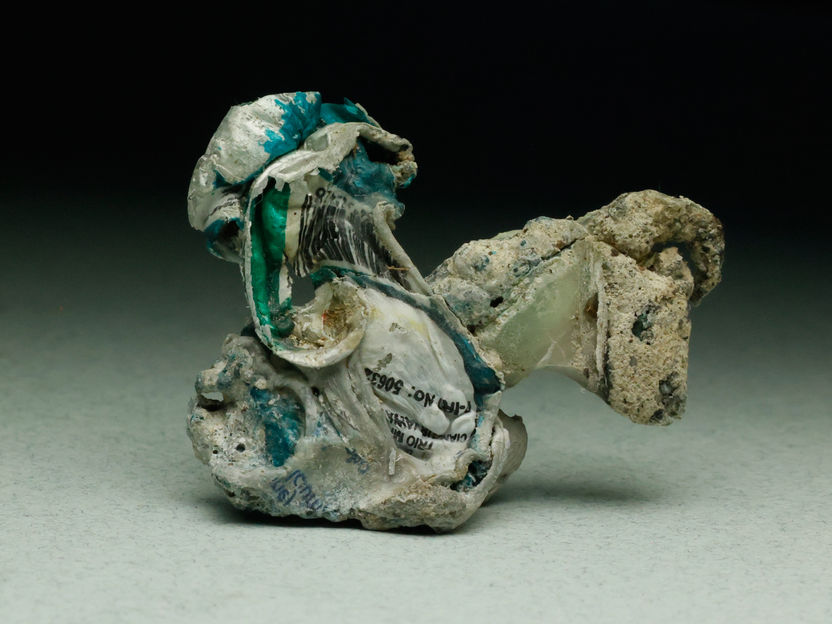 Künstliche Gesteine aus Makroplastik bedrohen Gesundheit der Meere - Deutsch-indonesisches Forschungsteam identifiziert erstmalig neue steinähnliche Verbindungen aus Kunststoffmüll und Korallenschutt