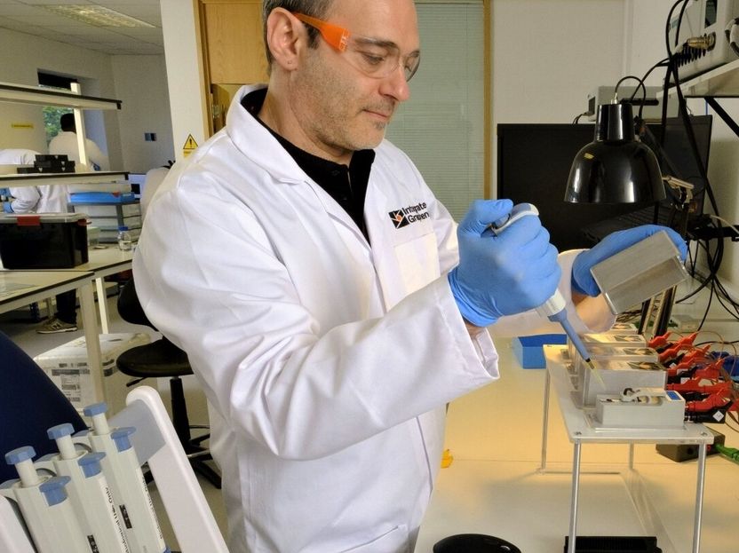 Los humanos serán la fuente de energía de los dispositivos inteligentes del futuro - Un nuevo estudio demuestra que los TENG basados en grafeno podrían liberar por fin la energía desperdiciada por la naturaleza