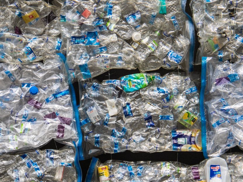 Our plastic waste can be used as raw material for detergents, thanks to an improved catalytic method