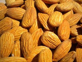 Almonds by HealthAliciousNess is licensed under CC BY 2.0.