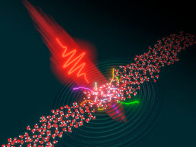 Les lasers intenses éclairent d'un jour nouveau la dynamique électronique des liquides