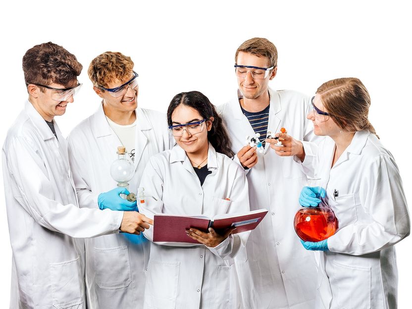 GDCh fördert Studierende der Chemie mit 300 Euro pro Monat - August-Wilhelm-von-Hofmann-Stipendien 2024 ausgeschrieben