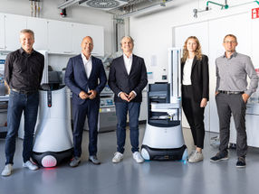 Fraunhofer IPA überträgt Nutzungsrechte an Laborroboter KEVIN United Robotics Group