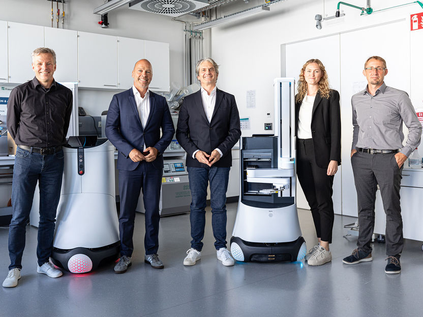 Fraunhofer IPA transfers rights to use laboratory robot KEVIN United Robotics Group - KEVIN can be flexibly and intuitively integrated into laboratory infrastructures and automates processes