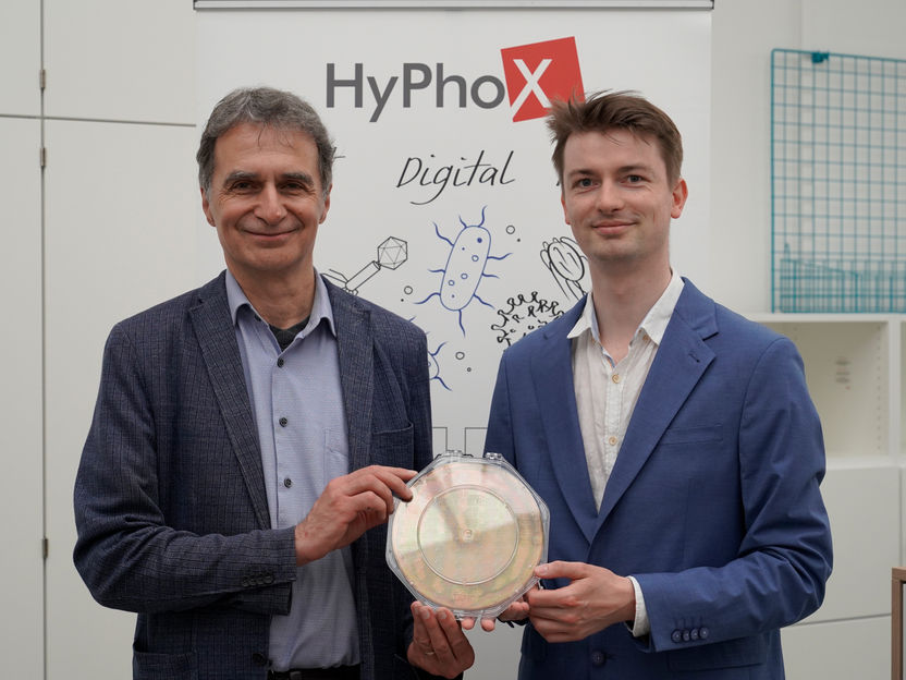 La start-up HyPhoX développe des biocapteurs miniaturisés avec le soutien de BAM - "L'innovation de notre capteur réside dans le fait que nous réunissons des analyses optiques, électriques et biochimiques sur une seule puce, et ce dans un appareil portable et maniable"