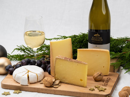 Schweizer Käse-Startup cheezy kollaboriert mit Deutschen Weingut