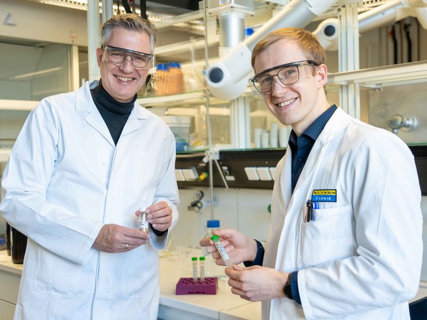 Utilizar la arcilla para combatir las toxinas eternas - La Universidad Técnica de Freiberg aclara las bases de un innovador filtro de PFAS hecho de arcilla