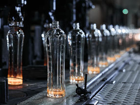 Bacardi reduziert den CO2-Fußabdruck bei der Herstellung von Glasflaschen - ein Novum in der Spirituosenindustrie