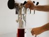 Zapfen für die Zukunft: Wein in wiederverwendbaren Fässern - Startup entwickelt mit DBU-Förderung Mehrwegsystem