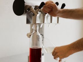 Le vin en fûts réutilisables - une start-up développe un système réutilisable grâce à un financement de la DBU