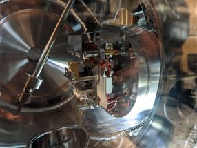 Progress in the investigation of fast electron movements with short light pulses