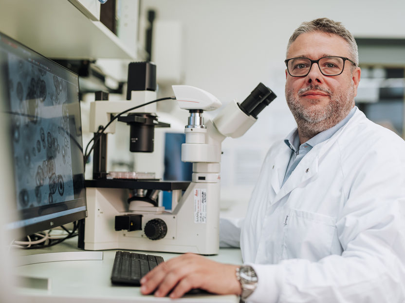 Curar el cáncer en una placa de Petri - El Dr. Christian Regenbrecht, investigador del cáncer, desarrolla Reverse Clinical Engineering®