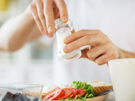 Wussten sie schon ..., dass Gewürzmühlen aus Kunststoff Mikroplastik ins Essen rieseln lassen?