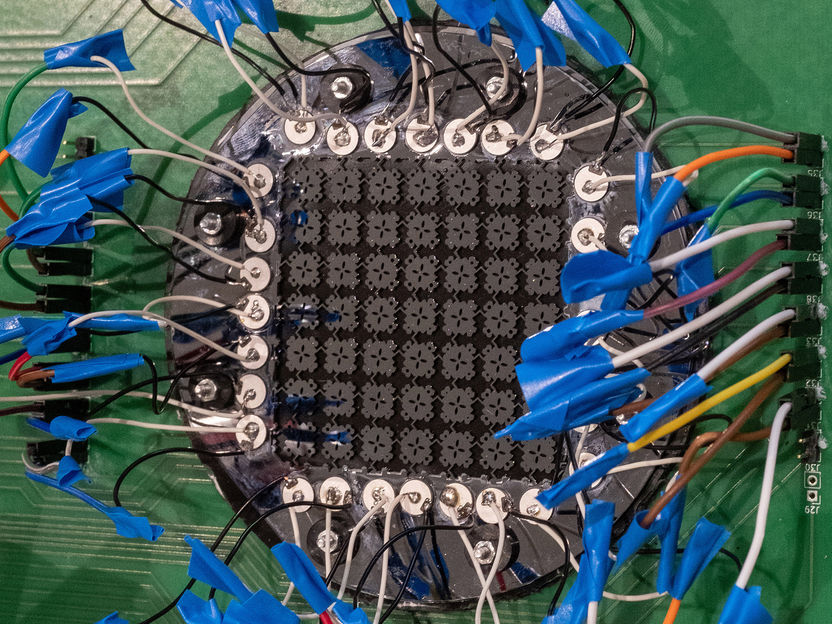 Sound-powered sensors stand to save millions of batteries - The sensor is a metamaterial that acquires its special properties through the structuring of the material