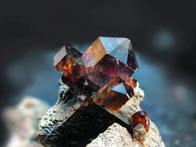 Les scientifiques du NHM découvrent le tout premier traitement à base de minéraux pour une maladie répandue en utilisant la structure des cristaux