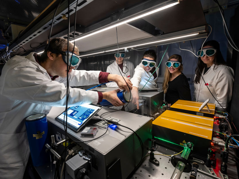 Un nuevo espectrómetro UV de banda ancha revoluciona el análisis de los contaminantes atmosféricos - La tecnología láser desarrollada en la Universidad Técnica de Graz permite el análisis continuo en tiempo real de los contaminantes atmosféricos y su interacción con otros gases y la luz solar