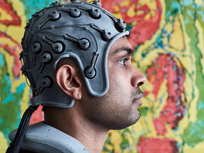 El innovador casco terapéutico de una spin-off de Basilea promete avances en el tratamiento del Alzheimer