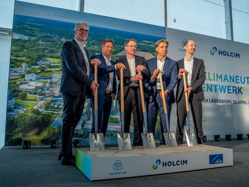 Eines der ersten klimaneutralen Zementwerke der Welt nimmt Gestalt an - Holcim baut neue Ofenlinie und CO2-Aufbereitungsanlage für nahezu vollständige Abscheidung des CO2 und Nutzung als Rohstoff in der Industrie