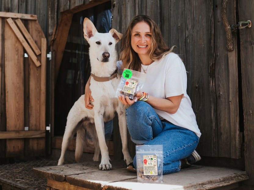 Hunde-Leckerli mit bahnbrechendem Protein aus Mikroorganismen - Protein emittiert im Vergleich zu pflanzenbasierten Alternativen geschätzt 2-3 Mal weniger CO2-Äquivalente pro Kilogramm