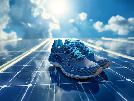 Una start-up taiwanesa causa furor: ¿zapatillas deportivas fabricadas con módulos solares reciclados?