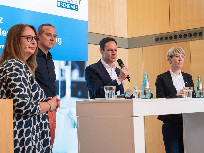 Upgrade für die berufliche Bildung in der Chemieindustrie - Ergebnisse eines Branchenprojekts für die zukünftige Fachkräftegewinnung