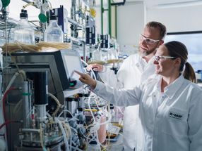 Neues Verständnis für die enzymatische Katalyse: Schneller vom Labormaßstab zur Großproduktion