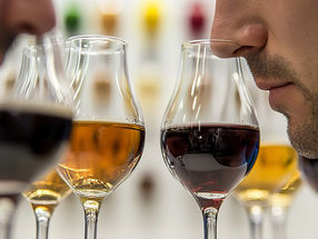 Making scents of aromas that differentiate beer and wine