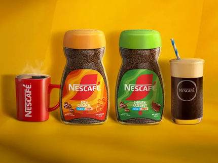 Presentamos el café soluble Nescafé, que puede utilizarse tanto para bebidas frías como calientes