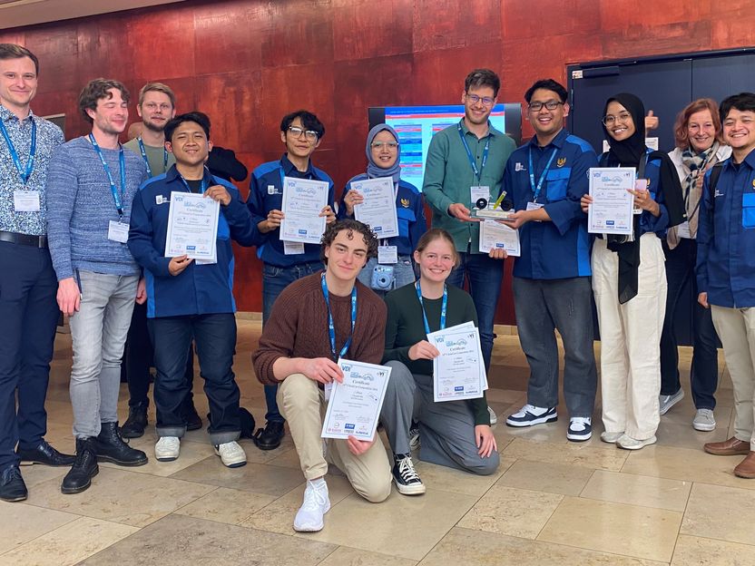 Indonesisches Team triumphiert beim VDI-ChemCar-Wettbewerb 2024 - Das Team der RWTH Aachen belegt den zweiten Platz