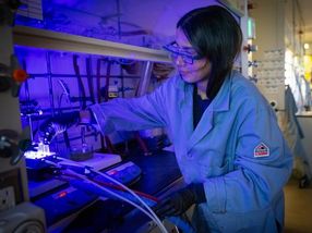 Un article de chimie traite d'une nouvelle approche pour décomposer les PFAS, des produits chimiques à vie