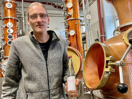 Hochprozentig erfolgreich: Himbeergeist der Uni ist „Bester Obstgeist“ der Republik