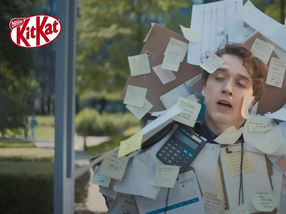 Neue Werbekampagne von KITKAT inszeniert Markenslogan mit Queen-Hit