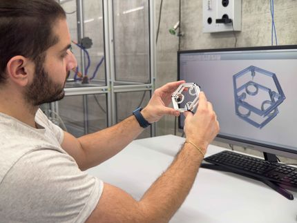 Energy-efficient cooling thanks to ionic wind