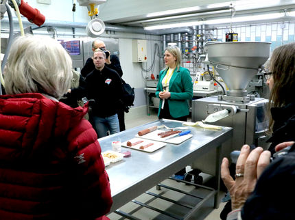 Dr. Lisa Berger presents sustainably produced vegan salami at the University of Hohenheim's Technikum.