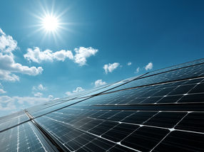 "Dehnungstrick" verbessert Wirkungsgrad von Perowskit-Solarzellen