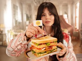 GOLDEN TOAST launcht veganes Brioche-Sandwich und krönt Ruby O. Fee zur Queen of Bread