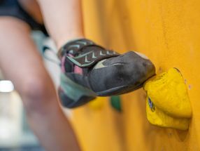 Las sustancias químicas procedentes del uso de zapatillas de escalada causan problemas en las salas cubiertas