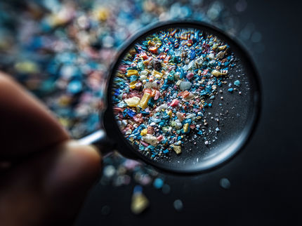 Identificar as substâncias químicas que suscitam preocupação nos plásticos - e as vias para polímeros mais seguros